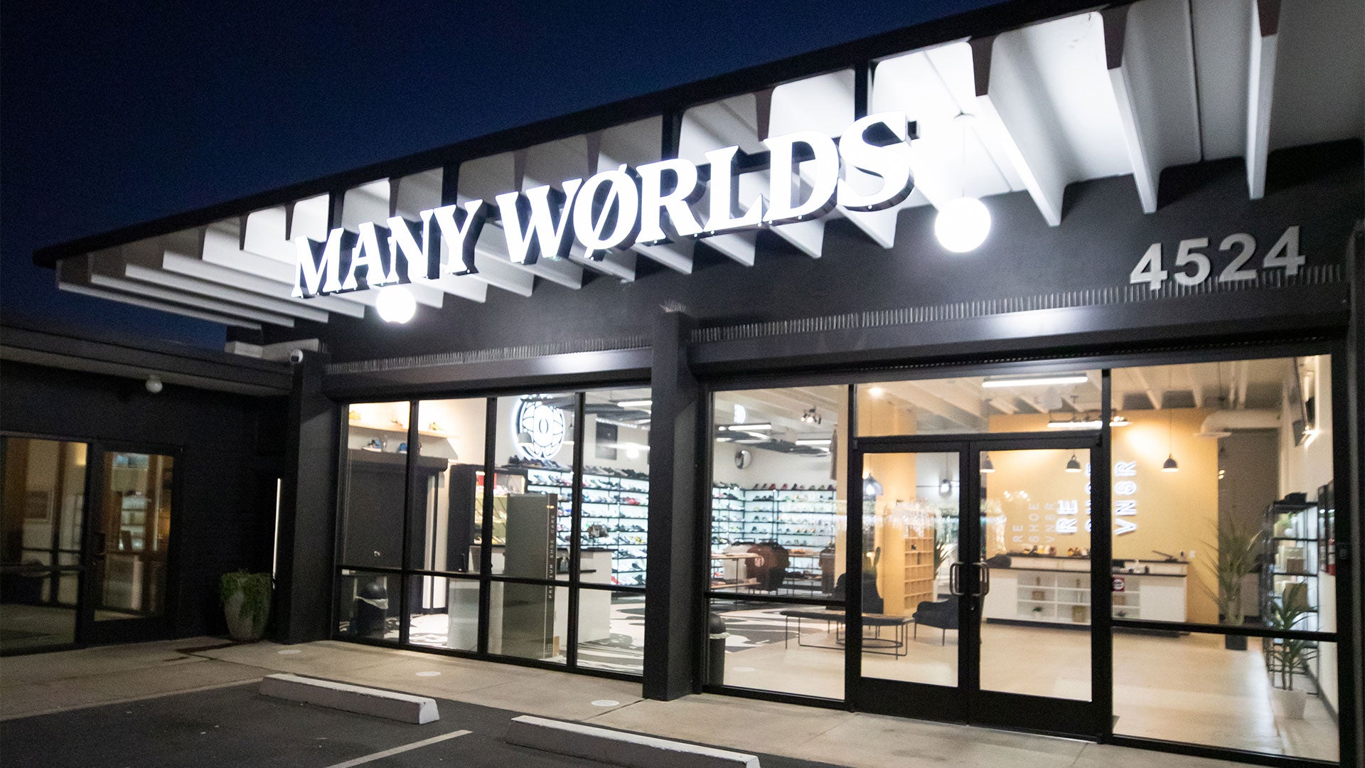 Many Worlds Retailer Spotlight Reshoevn8r