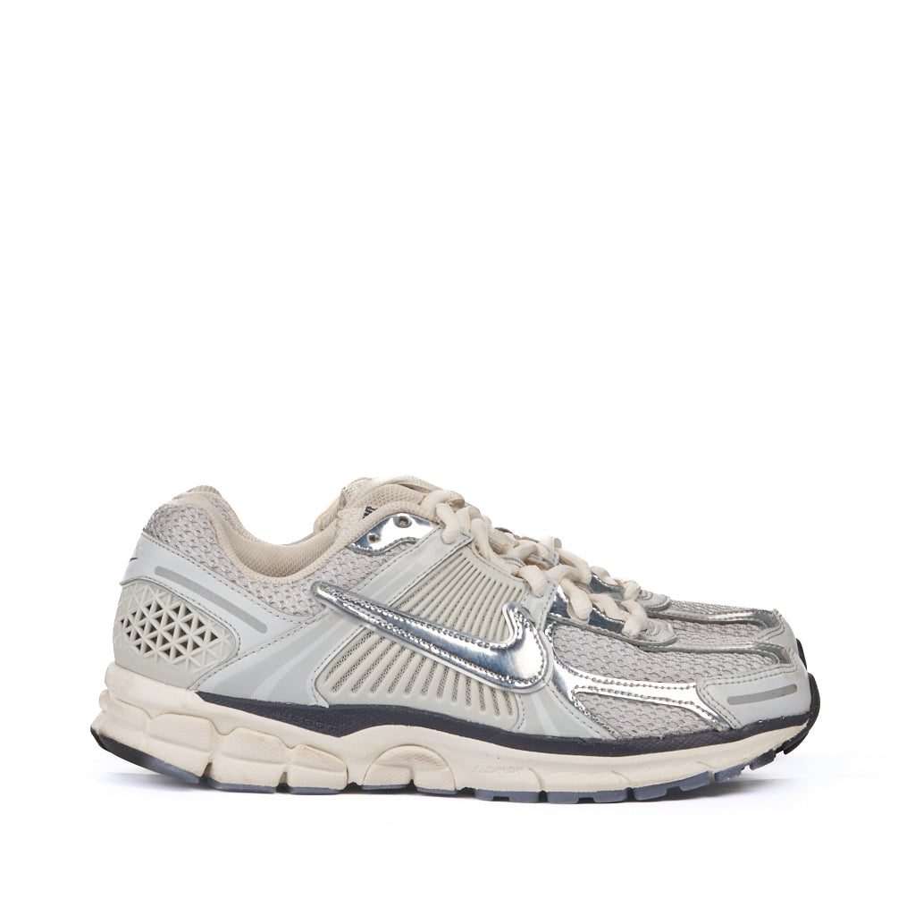 Nike Zoom Vomero 5 Photon Dust and Metallic Silver Size 9 Used