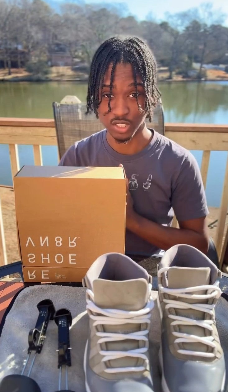 Sneaks 3:16