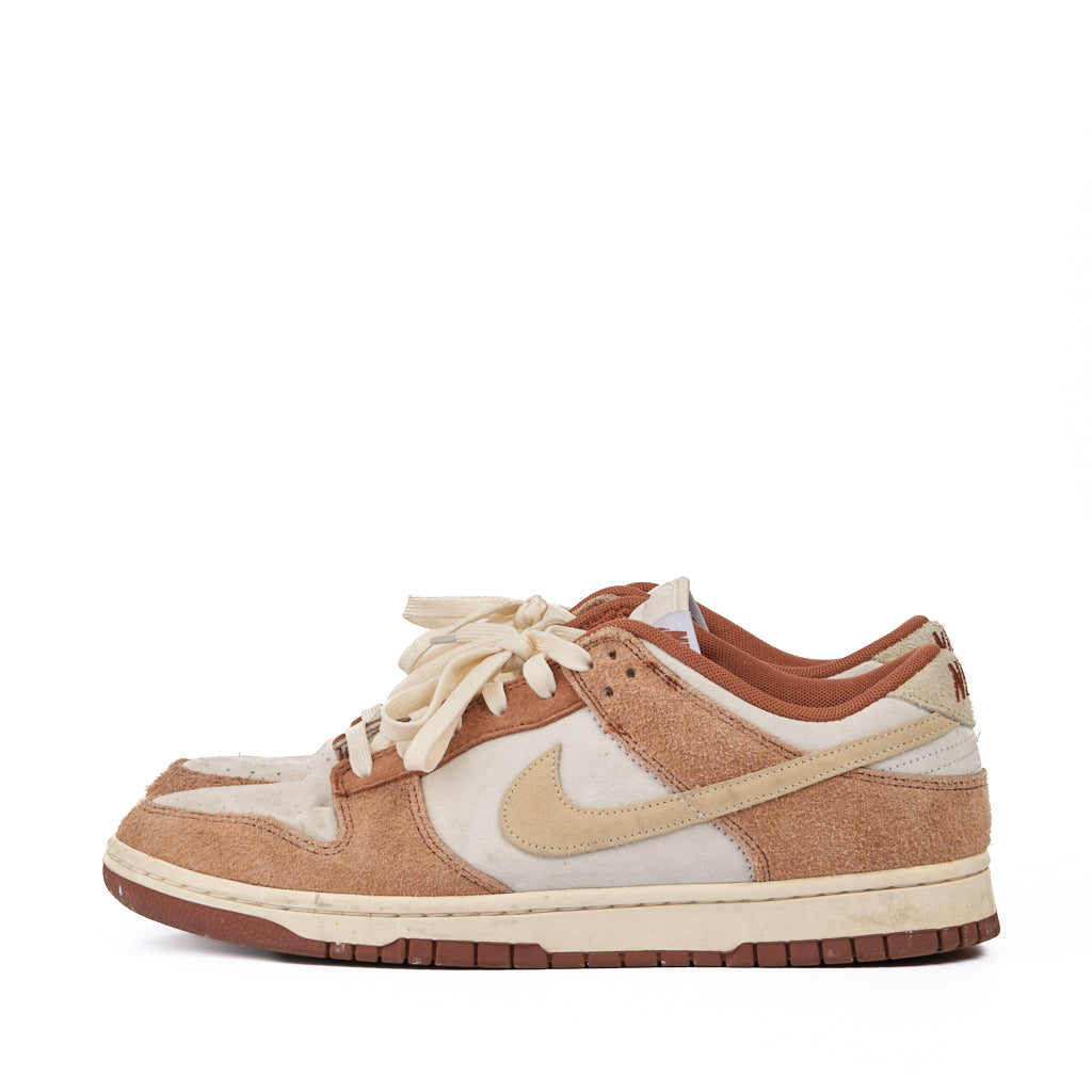 Nike Dunk Low Medium Curry Size 11 Used