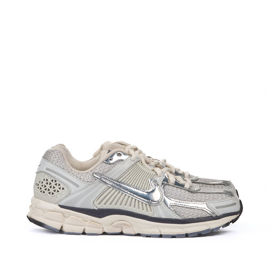 Nike Zoom Vomero 5 Photon Dust and Metallic Silver Size 9 Used