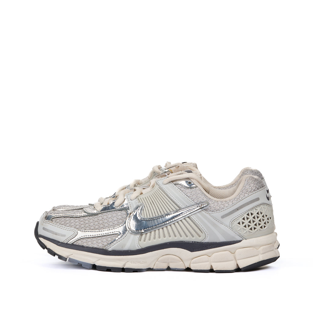 Nike Zoom Vomero 5 Photon Dust and Metallic Silver Size 9 Used