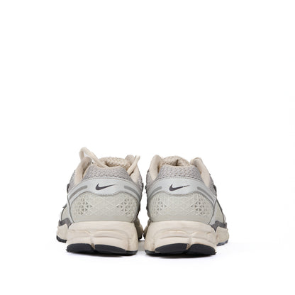 Nike Zoom Vomero 5 Photon Dust and Metallic Silver Size 9 Used